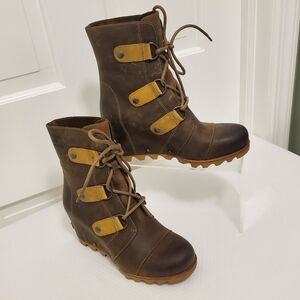 Sorel Joan Of Arctic Wedge Boots Size 38=7 US, Casual